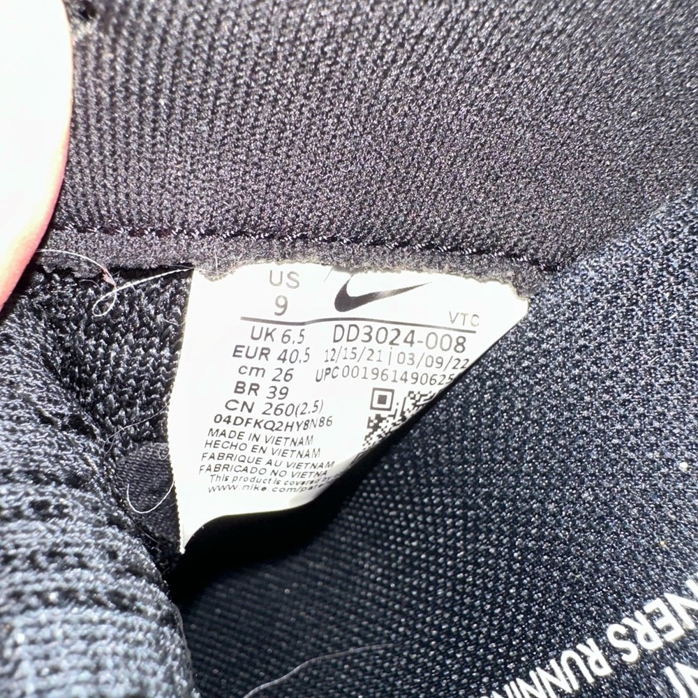 Nike Black and Red Women's Running Shoes - Picture 7 of 7